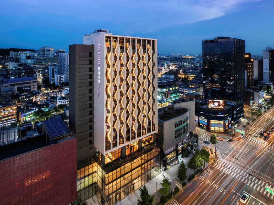 Mercure Ambassador Seoul Hongdae 值得住嗎？把弘大放在房門外的代價 縮圖